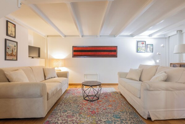 Living area - Charming Studio near Piazza Castello by Wonderful Italy (Turin)