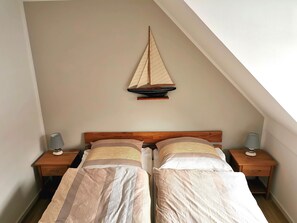 2 bedrooms, iron/ironing board, WiFi, bed sheets