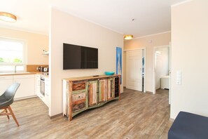 2 bedrooms, WiFi - Modern first floor apartment with sauna and beach chair in the garden for 4 persons (Norden)