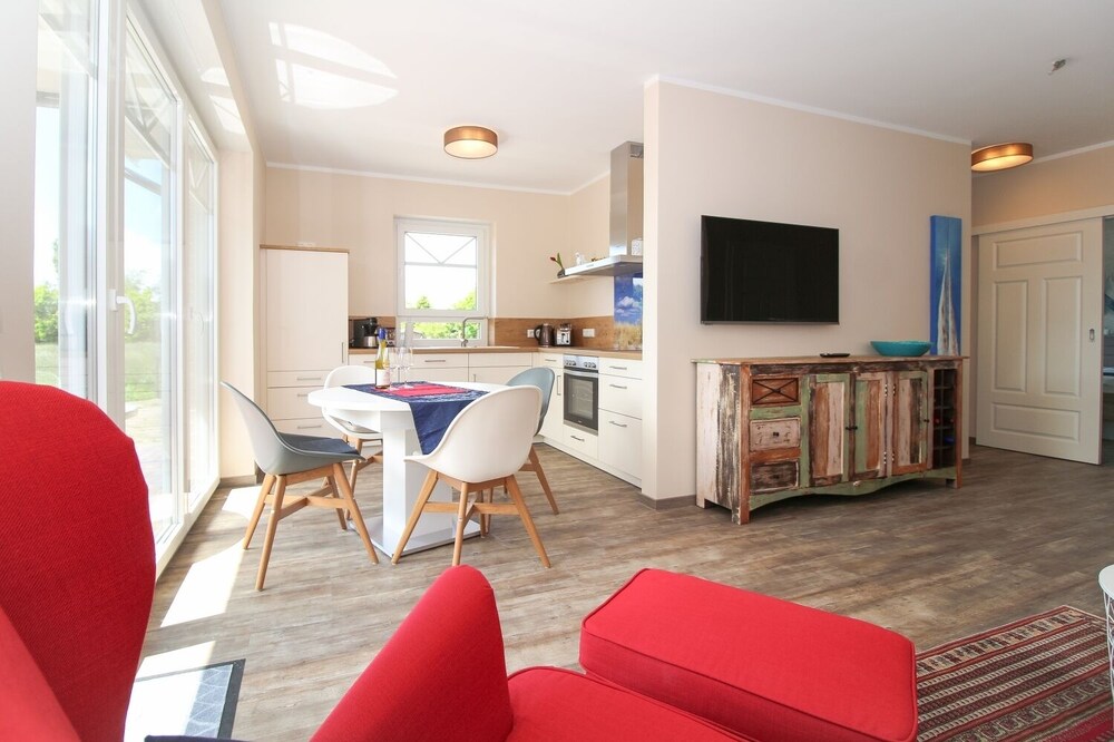Modern ground floor apartment with sauna and beach chair in the garden for 4 people