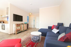 TV - Modern first floor apartment with sauna and beach chair in the garden for 4 persons (Norden)