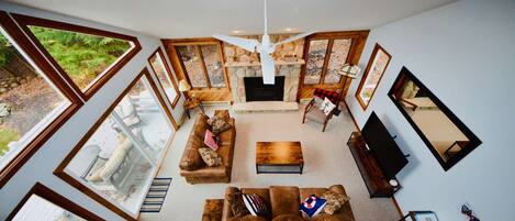 电视、壁炉、电子游戏、桌上足球