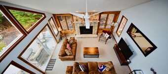 ⛷⛱⛰Mt. Maplewood Lake Home❤️Seasonal Specials ★3BR★HotTub★Fireplace★Games★