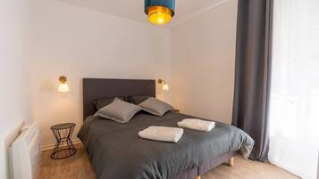 2 chambres, fer et planche à repasser, Wi-Fi, draps fournis