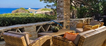 Villa Mirsini only a 3 minute walk from 2 beaches and the town of Korissia.