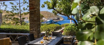 Villa Mirsini only a 3 minute walk from 2 beaches and the town of Korissia.