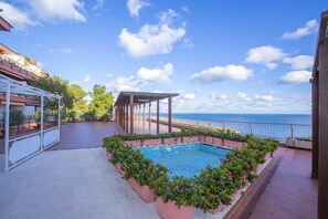 Apartamento estándar, varias habitaciones, mirando al mar (Il Suono del Mare - Sea Front) | Jardines del alojamiento