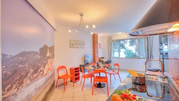 Standard Apartment, Multiple Bedrooms, Sea Facing (Il Suono del Mare - Sea Front) | Dining