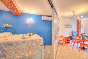 Apartamento estándar, varias habitaciones, mirando al mar (Il Suono del Mare - Sea Front) | 2 dormitorios, tabla de planchar con plancha, wifi y ropa de cama