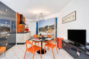 Apartamento estándar, 2 habitaciones, Aire acondicionado (Il Suono del Mare - Sea Front) | Restauración
