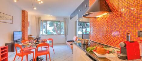 Standard Apartment, Multiple Bedrooms, Sea Facing (Il Suono del Mare - Sea Front) | Private kitchen