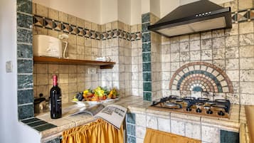 Vila Keluarga, beberapa kamar (Tenuta Di Litiano With Pool) | Dapur pribadi | Lemari es, oven, kompor, dan mesin pencuci piring