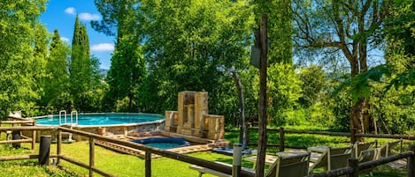 Familienvilla, Mehrere Schlafzimmer, Kamin (Tenuta Di Litiano With Pool) | Pool | Außenpool (je nach Saison geöffnet)