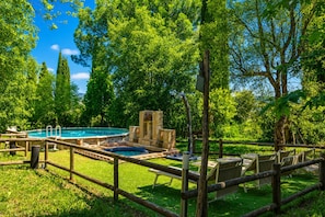 Vila família, vários quartos, lareira (Tenuta Di Litiano With Pool) | Piscina | Piscina externa sazonal