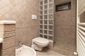 Family Villa, Multiple Bedrooms (Tenuta Di Litiano With Pool) | Bathroom