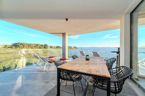 Outdoor dining - Modern Appartment directly at the ocean  (Privlaka)