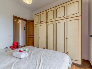 Familjehus - flera sovrum - 2 badrum - mot havet (Casa Maddalena al Mare 600m from sea) | 3 sovrum, wi-fi och sängkläder