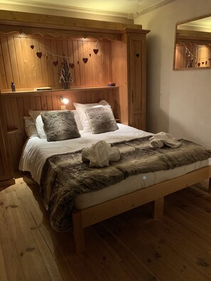 3 bedrooms, WiFi, bed sheets