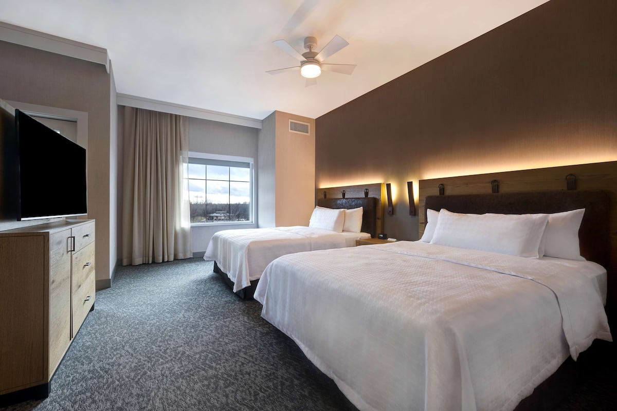 Cortinas blackout, tabla de planchar con plancha y wifi gratis