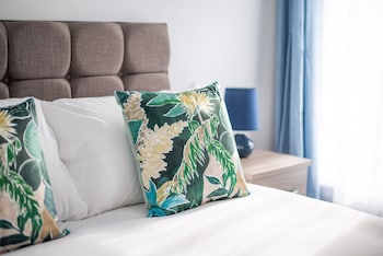 Bag Me I'm available Swansea City Centre