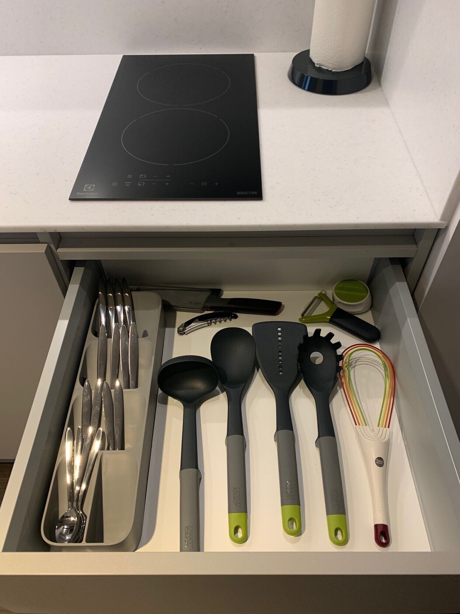 studio, 1 queen bed with sofa bed, non smoking | private kitchen | fridge, microwave, stovetop, dishwasher