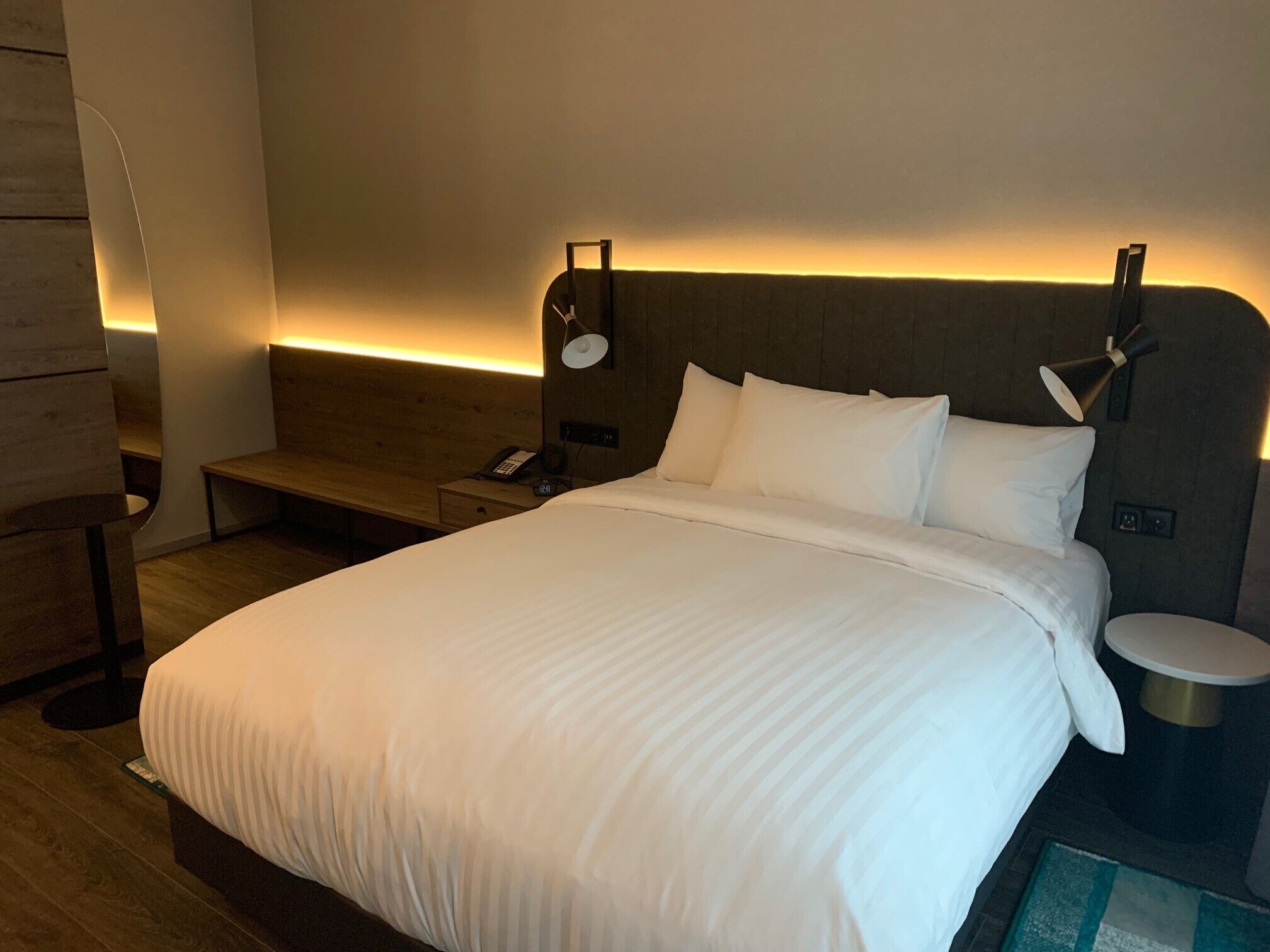 studio, 1 queen bed with sofa bed, non smoking | in-room safe, individually decorated, desk, laptop workspace