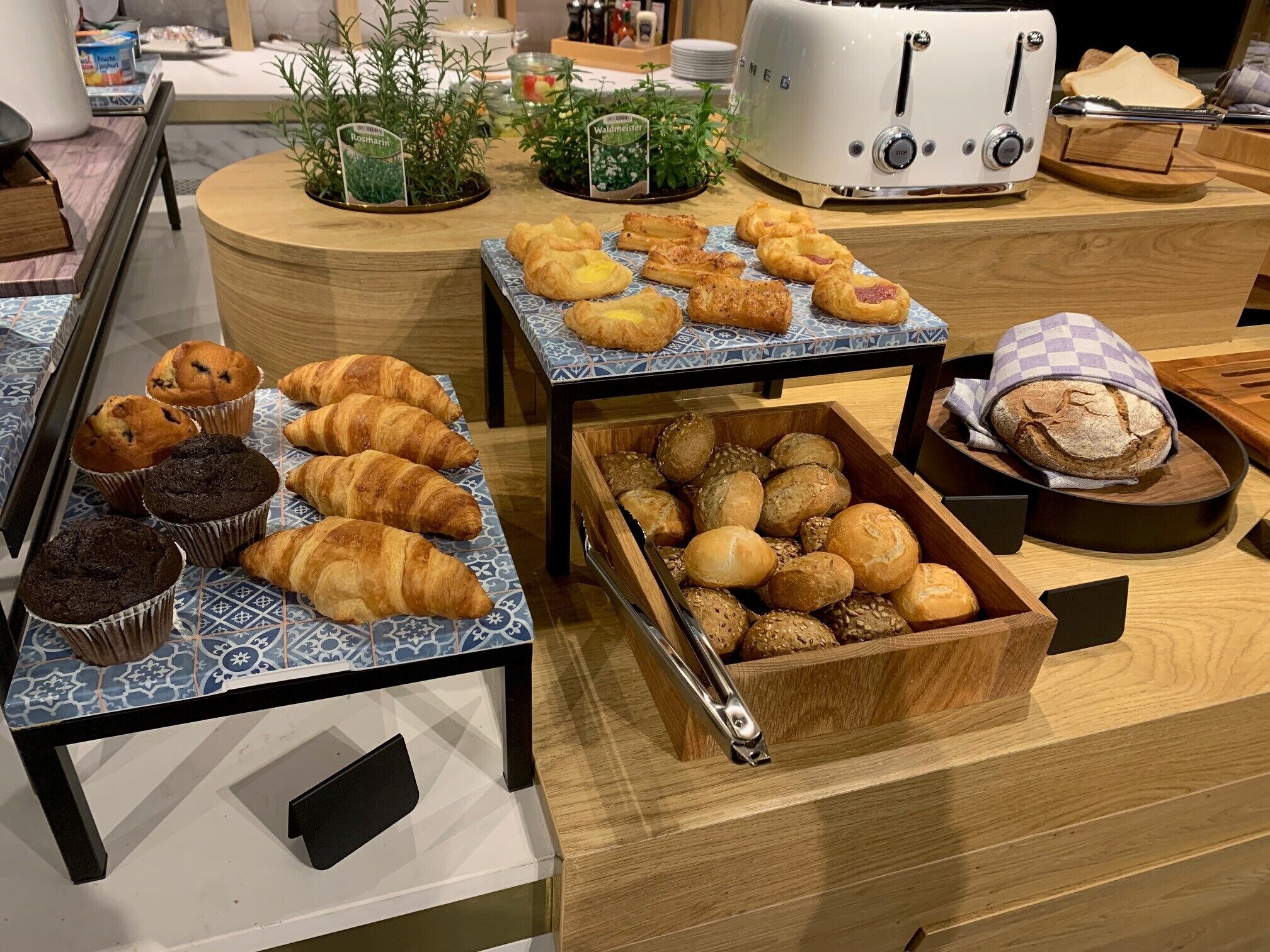 free daily continental breakfast