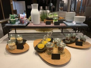 Sudah termasuk sarapan ala kontinental setiap hari
