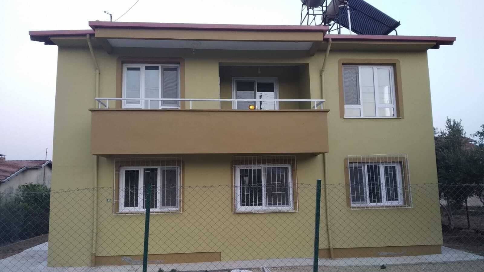 The house consists of two separate floors . Each floor is a separate house