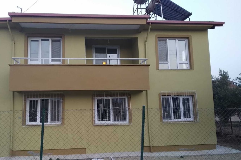 The house consists of two separate floors . Each floor is a separate house