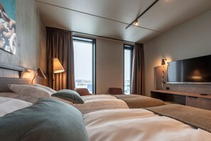 Twin Room | Premium bedding, minibar, desk, blackout drapes