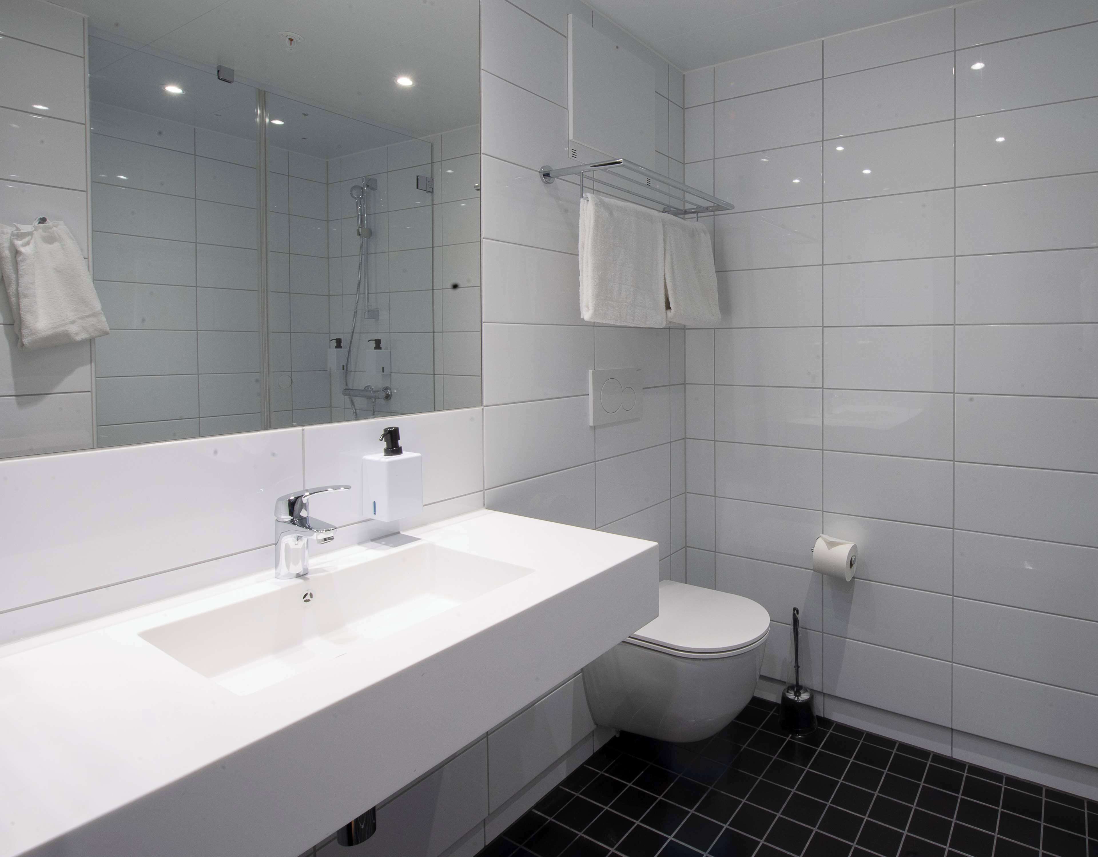 twin room | 1 bedroom, premium bedding, minibar, desk