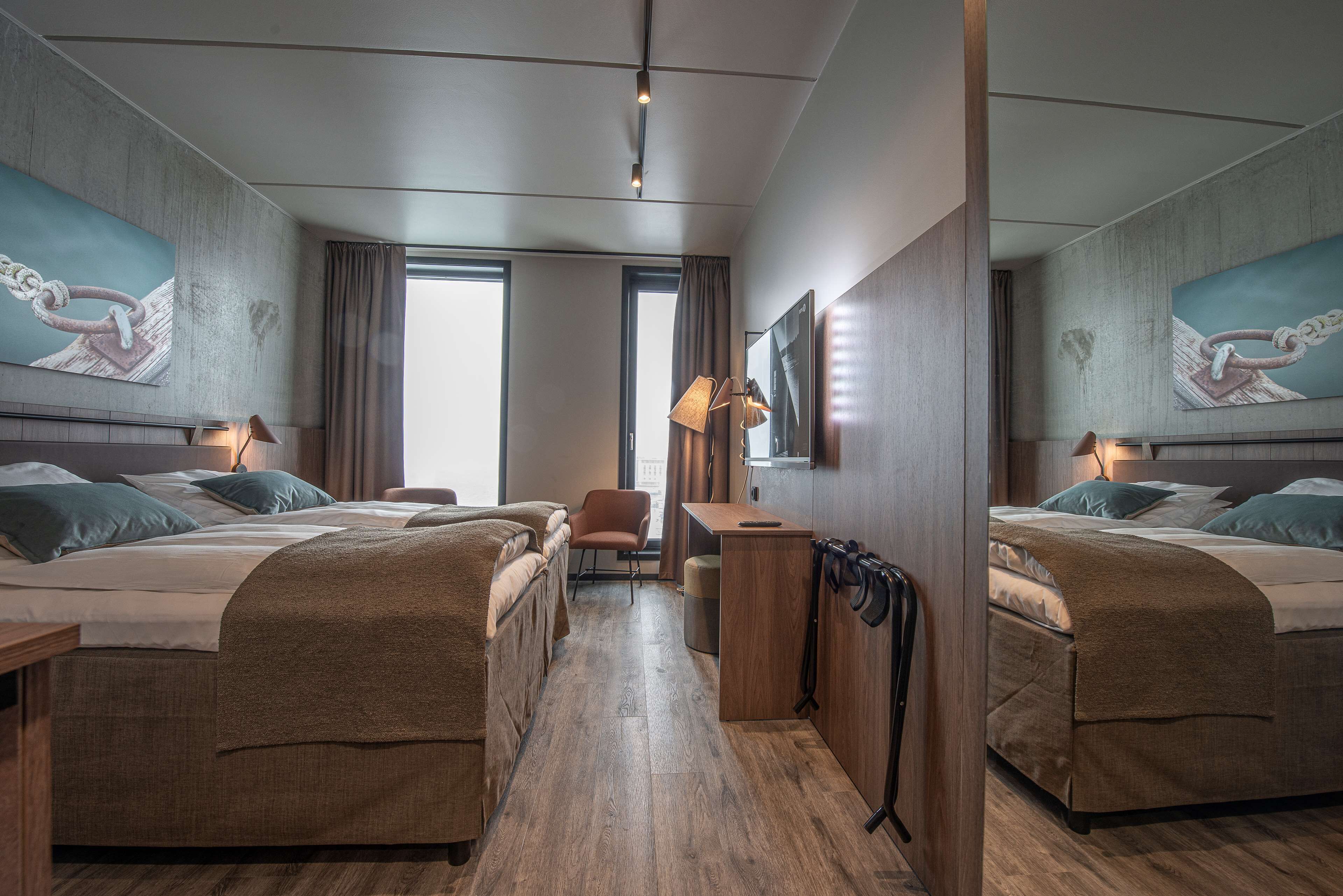 twin room | 1 bedroom, premium bedding, minibar, desk