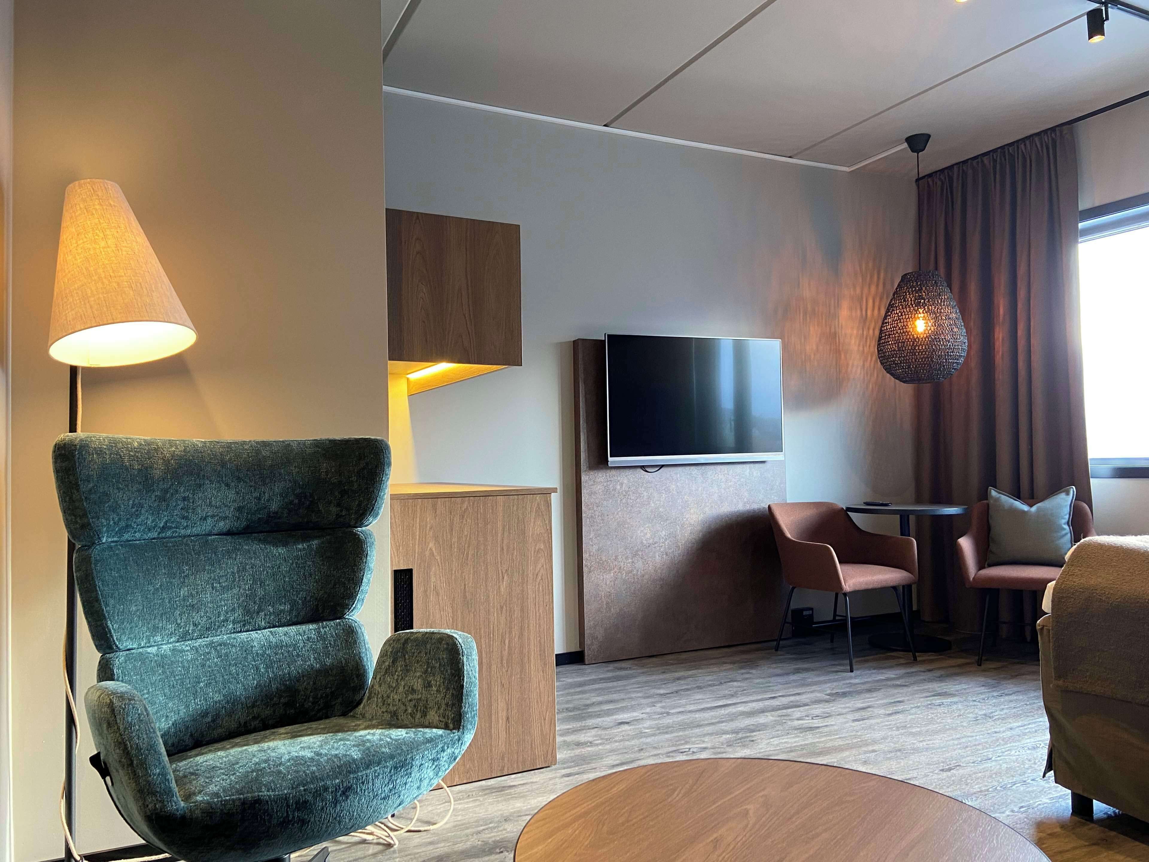 junior suite | 1 bedroom, premium bedding, minibar, desk