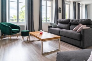 Televisión, reproductor de DVD y estéreo 