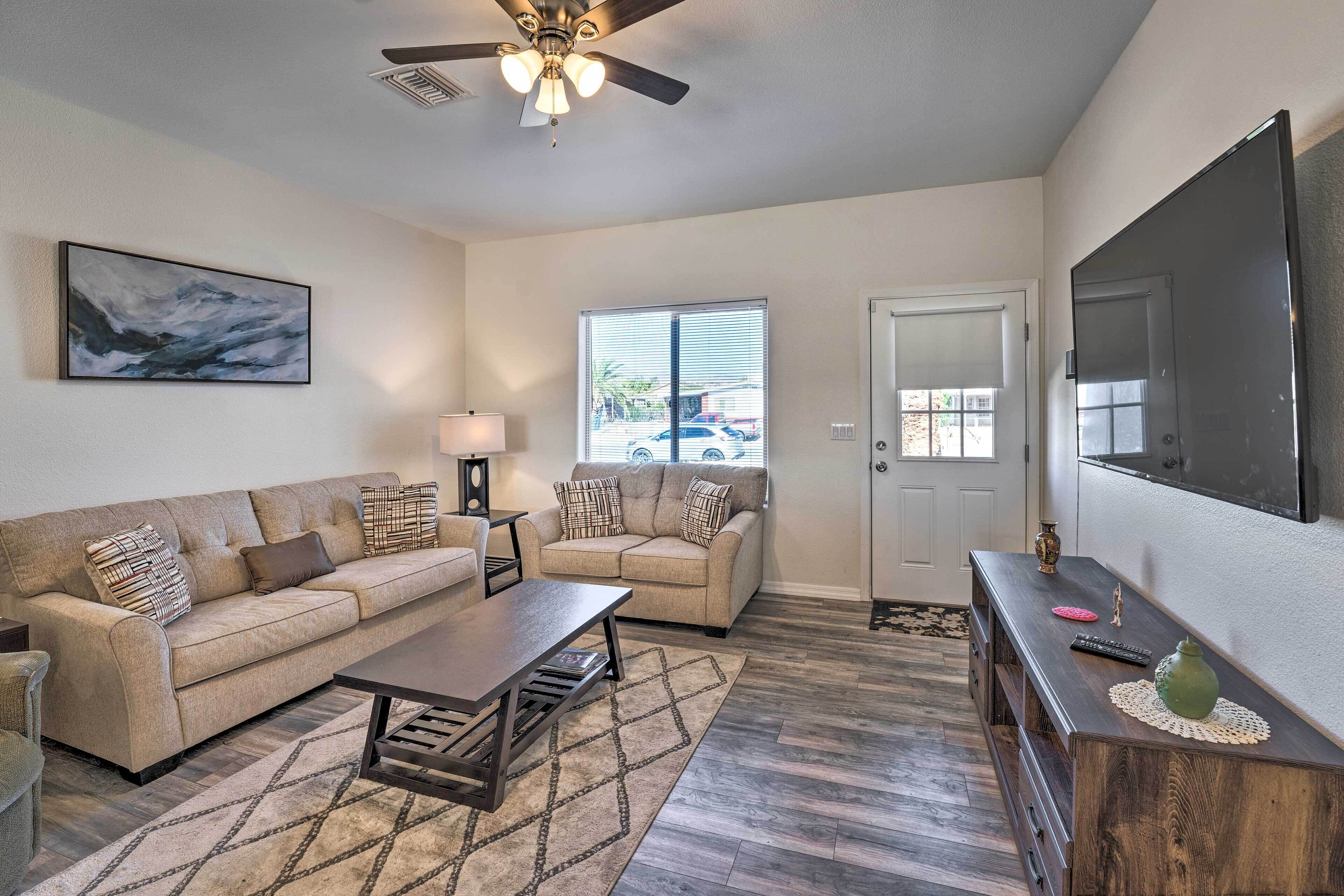 Pet-Friendly Retreat - 1 Block to Colorado River!