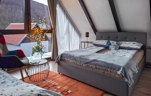 3 chambres, coffres-forts dans les chambres, lit parapluie