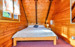3 bedrooms, in-room safe, travel cot, free WiFi