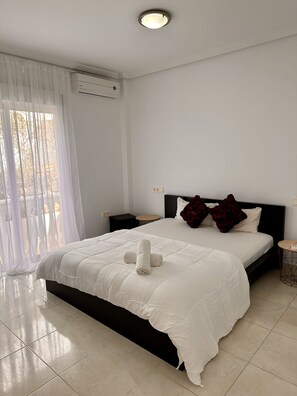 8 chambres, fer et planche à repasser, lit parapluie, Wi-Fi gratuit