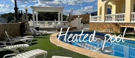 حمّام سباحة خارجي، حمّام سباحة مُدفَّأ