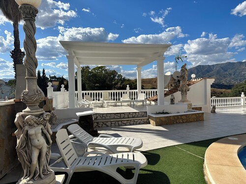 Villa Lissa with private heated pool