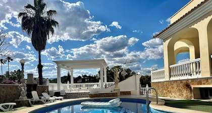 Villa Lissa with private heated pool
