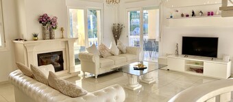 Villa Lissa with private heated pool