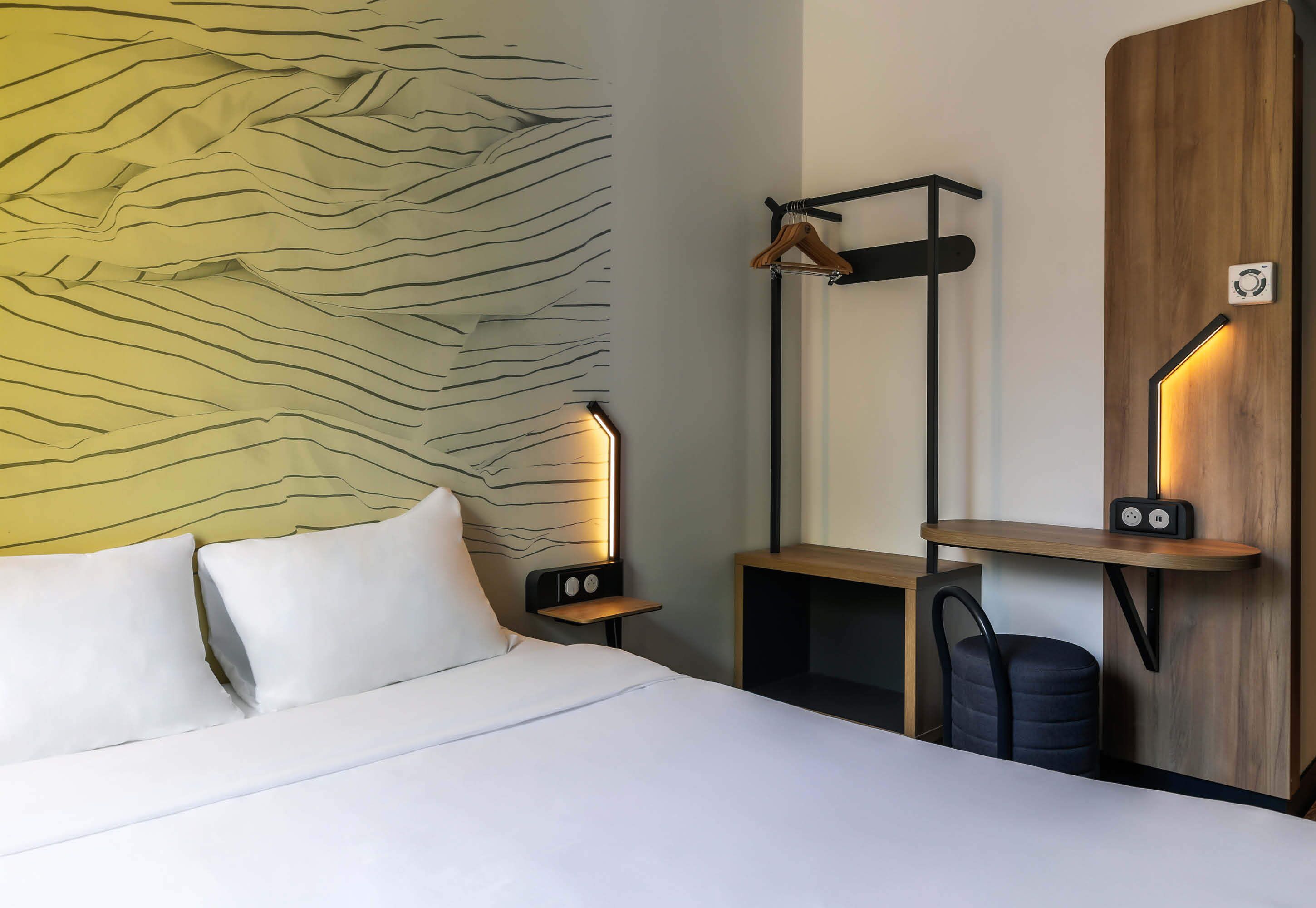 1 bedroom, desk, free wifi, bed sheets