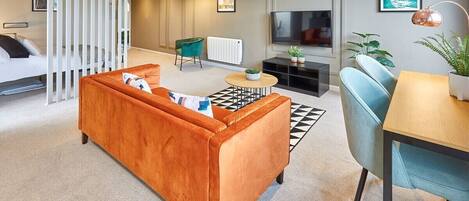 Tabla de planchar con plancha, wifi gratis, ropa de cama