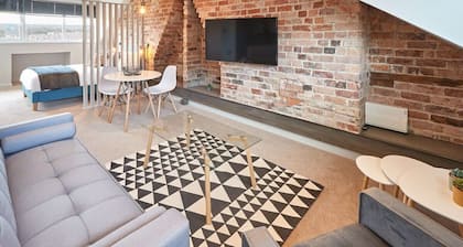 Host & Stay | Wicket View @ North Marine House