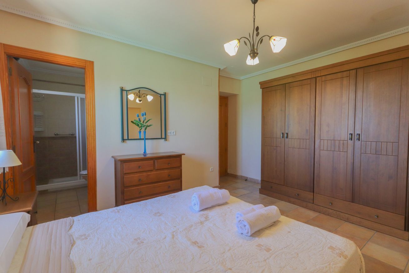 4 chambres, fer et planche à repasser, Wi-Fi gratuit, draps fournis