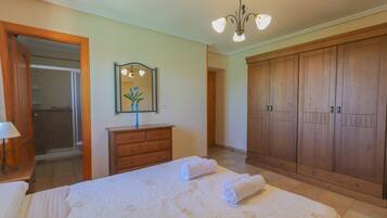 4 chambres, fer et planche à repasser, Wi-Fi gratuit, draps fournis