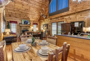 Dining - 5 Star ~Dollywood Cabin! Minutes to The Island ~ Hot Tub~ Sleeps 6~Firepit~Grill (Sevierville)