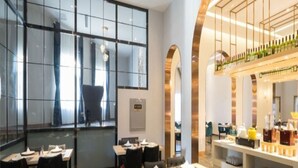 A modern hotel lobby with a dining area, a reception desk, and a bar. - Starway Hotel (Shunyi)